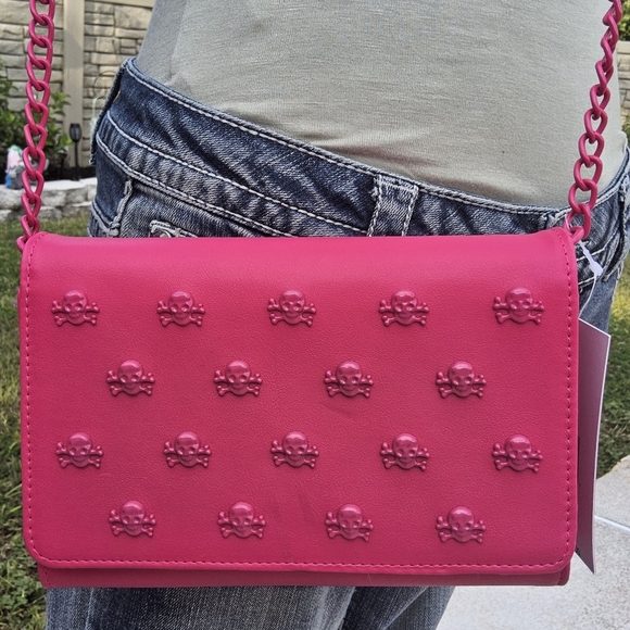 Betsey Johnson Handbags - NWT PINK SKULL BETSEY JOHNSON CROSSBODY